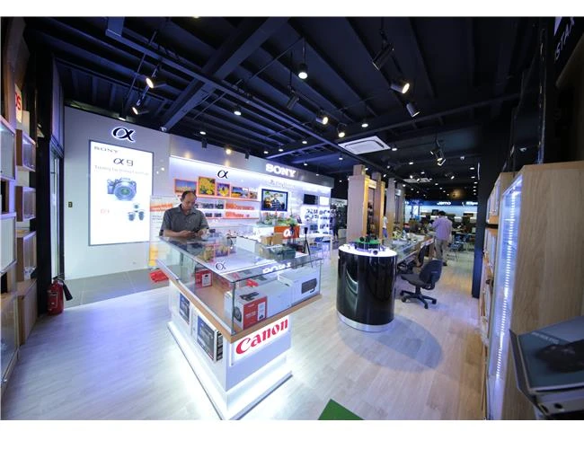 Sony A7R Mark III có dải tương phản Dynamic Range gần bằng Nikon D850