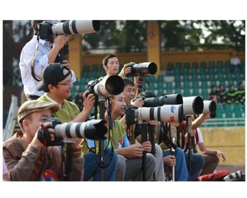 Một số ống kính lớn của Canon có màu trắng, tại sao?