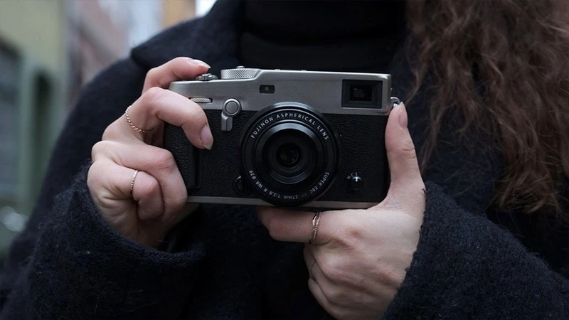 Độ sắc nét tuyệt đối từ trung tâm đến mép ảnh