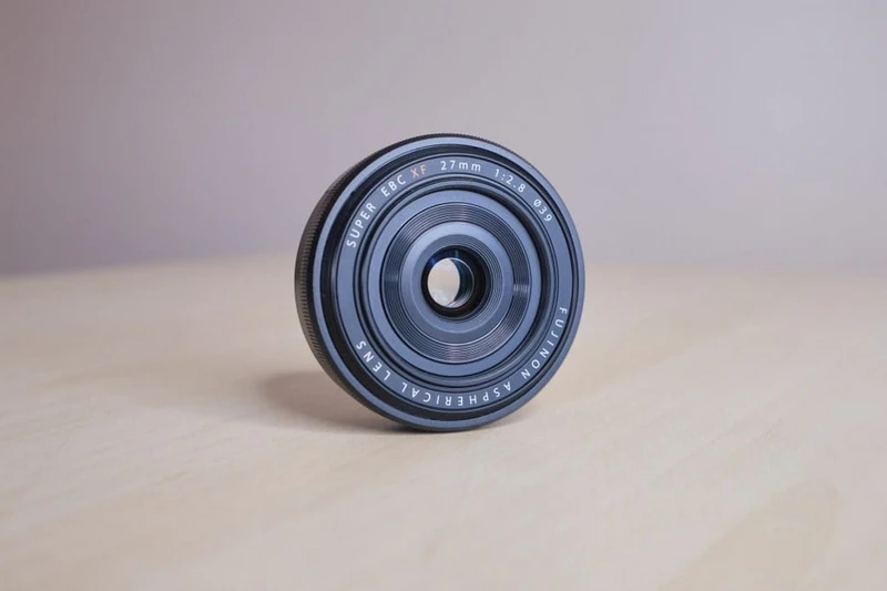 XF 27 II là ống kính pancake siêu nhỏ gọn