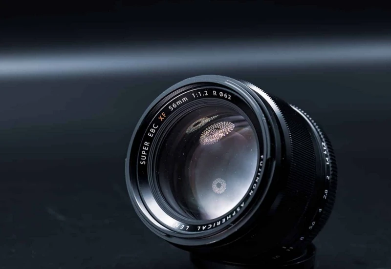 Khả năng kiểm soát tiêu điểm tốt, lấy nét chuẩn từ cự ly gần