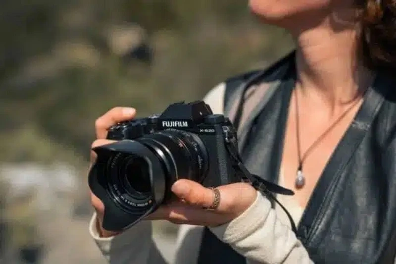 Khác biệt phong cách thiết kế giữa Fujifilm X-M5 và X-S20