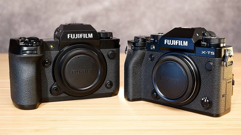 Khám phá ngoại hình cùng hệ thống nút bấm trên Fujifilm XT5 vs XH2 